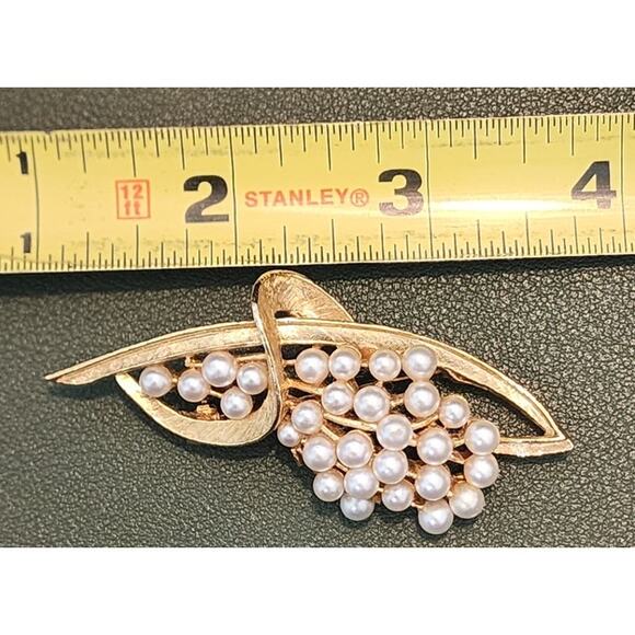 Mode-Art Faux Pearl Gold-tone Spray Brooch, Vintage - Picture 4 of 4